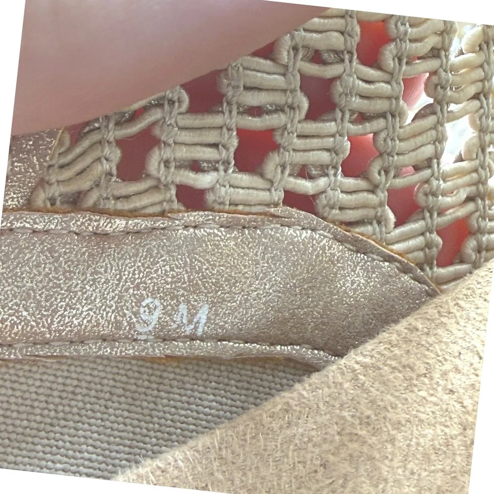 Baretraps Flossey Mary Jane Clogs Womens 9M Gold Perforated Platform Heels